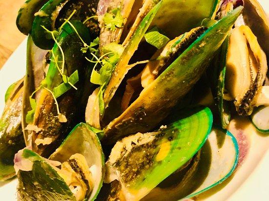 Oak & Vine Gladstone